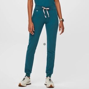 Zamora Jogger Scrub Pants Caribbean Blue Petite in Medium